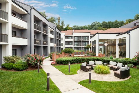 Courtyard by Marriott Tarrytown Westchester County — Hotels & Accommodation in Tarrytown