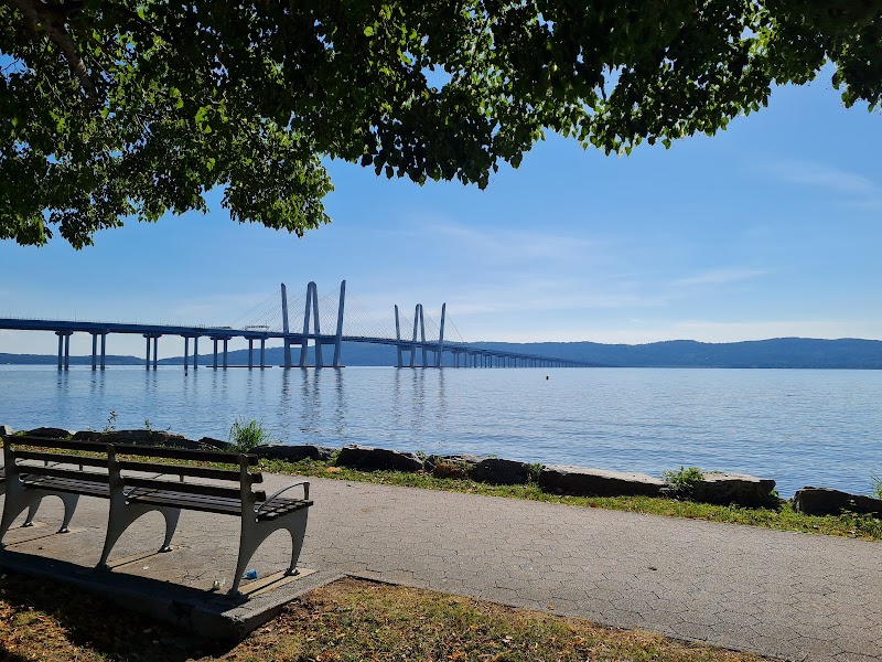 Scenic Hudson RiverWalk Park at Tarrytown — Tourist Attractions in Tarrytown