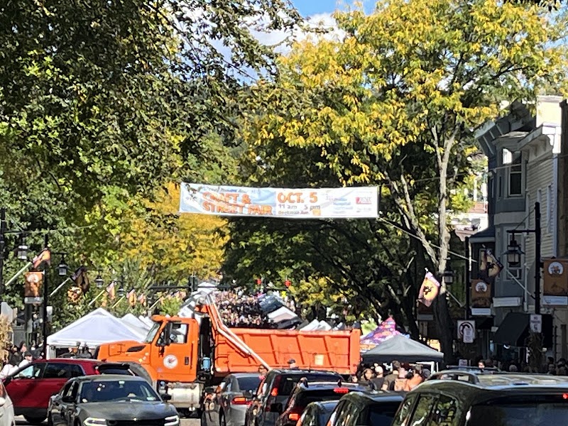 Tarrytown Station Center — Shopping in Tarrytown